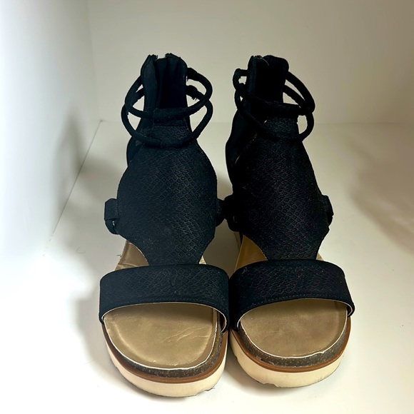 Maurices brand size 9 platform sandal - Picture 2 of 4